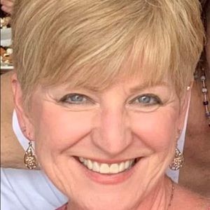 Meet your Posher, Karen..Fast shipper, rated 4.9🌟